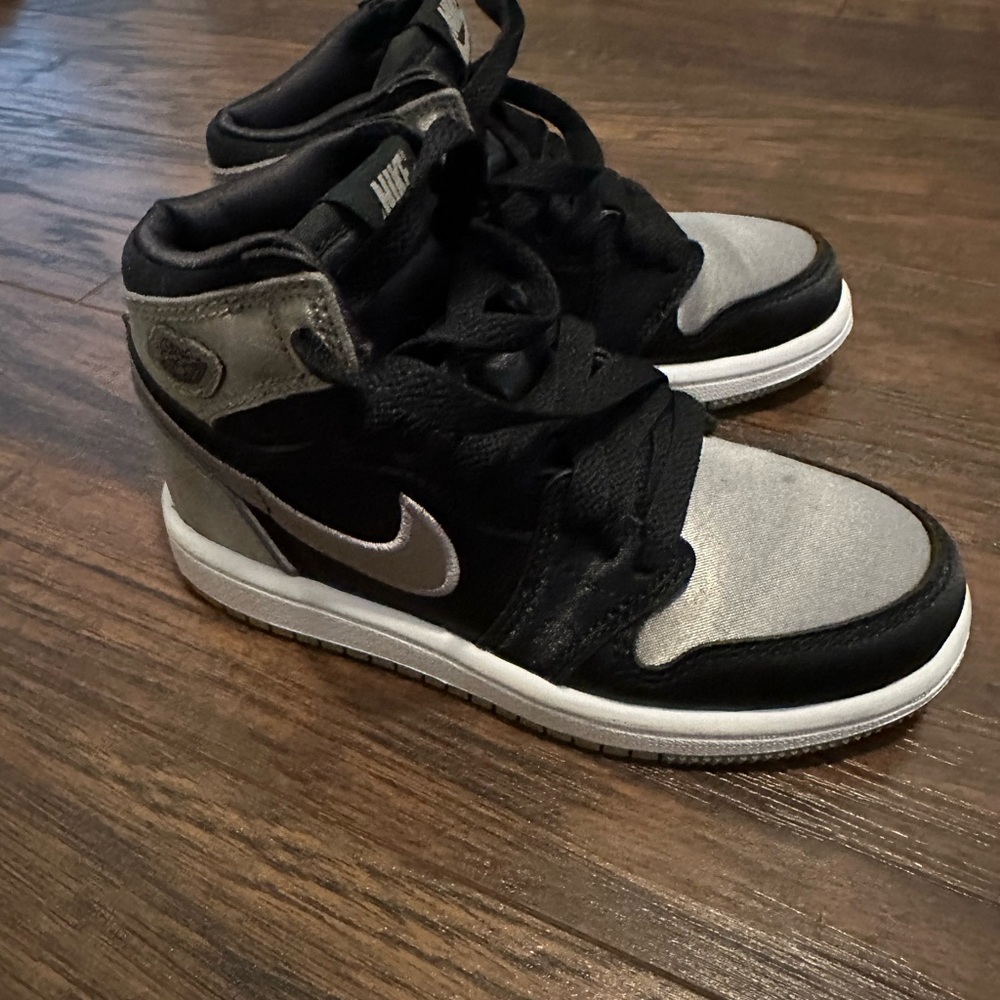 New Nike Jordan 1 Retro High OG Satin Sneakers